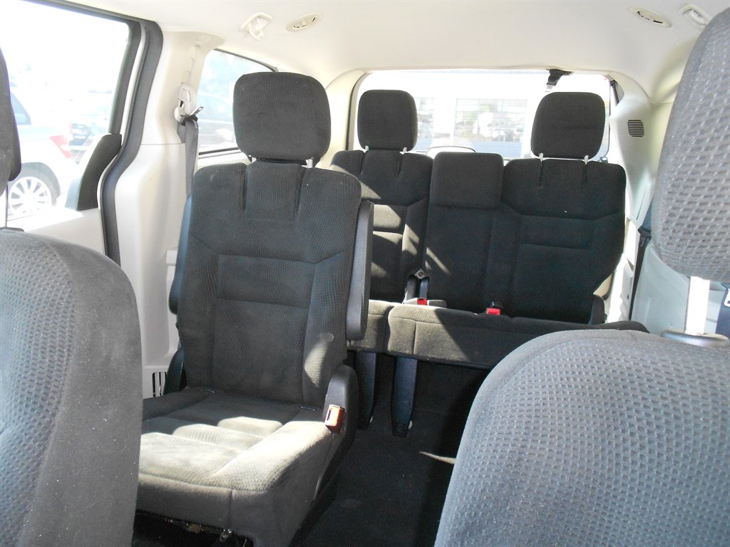 2016 Dodge Grand Caravan - $9,500