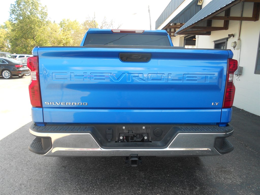 2025 Chevrolet Silverado LT photo 4