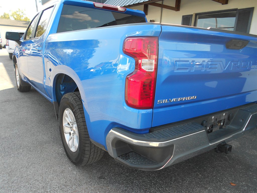2025 Chevrolet Silverado LT photo 3