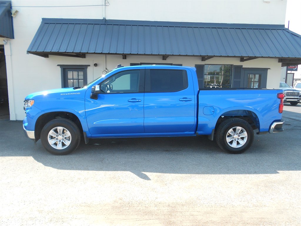 2025 Chevrolet Silverado LT photo 2