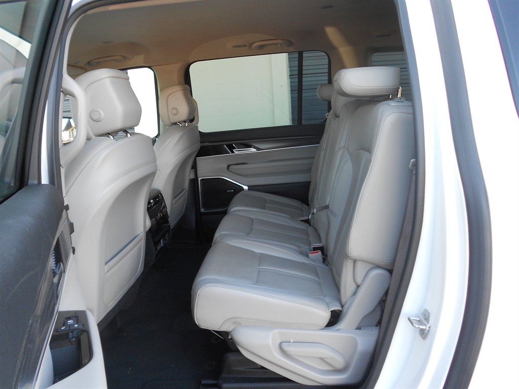 2023 Jeep Wagoneer L - $38,995