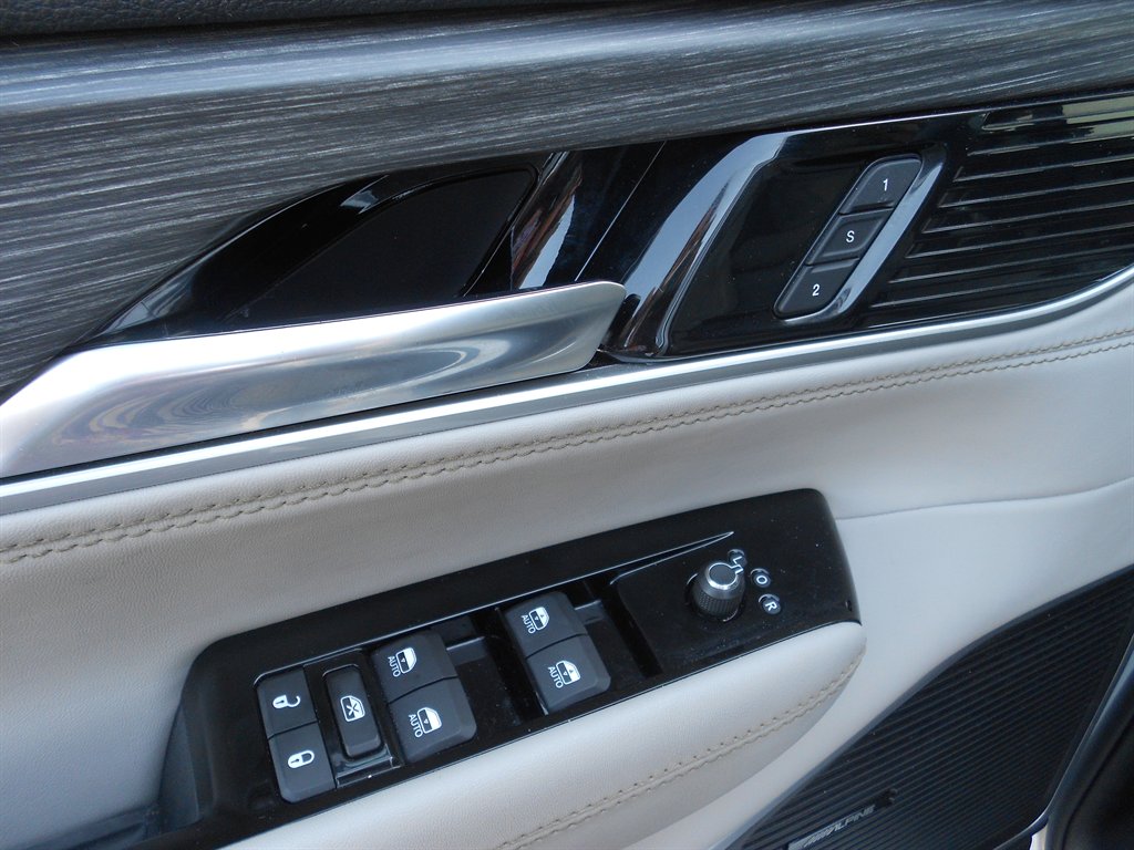 2023 Jeep Wagoneer L - $38,995