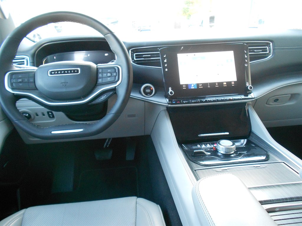 2023 Jeep Wagoneer L - $38,995