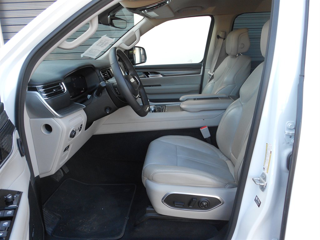 2023 Jeep Wagoneer L - $38,995
