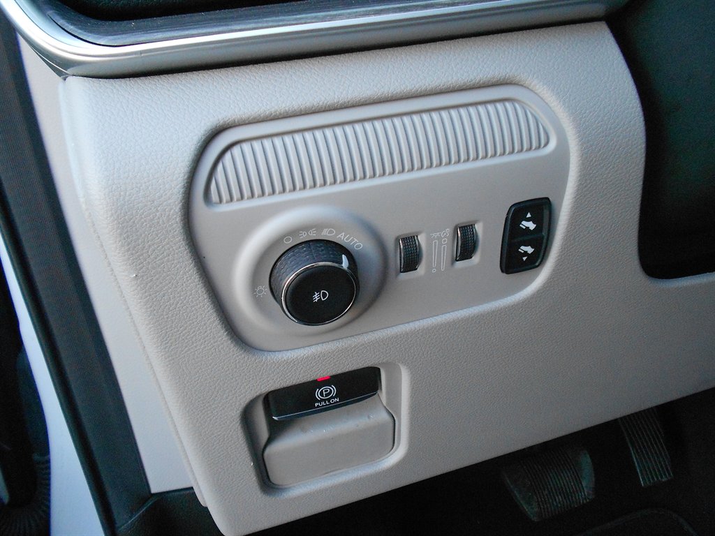 2023 Jeep Wagoneer L - $38,995