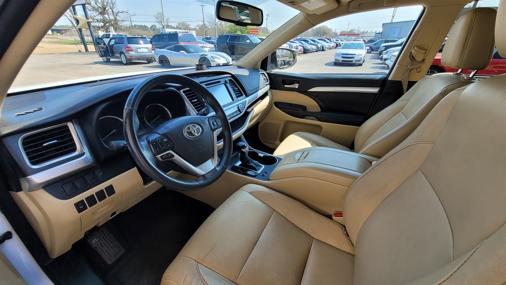 2016 Toyota Highlander - $12,500