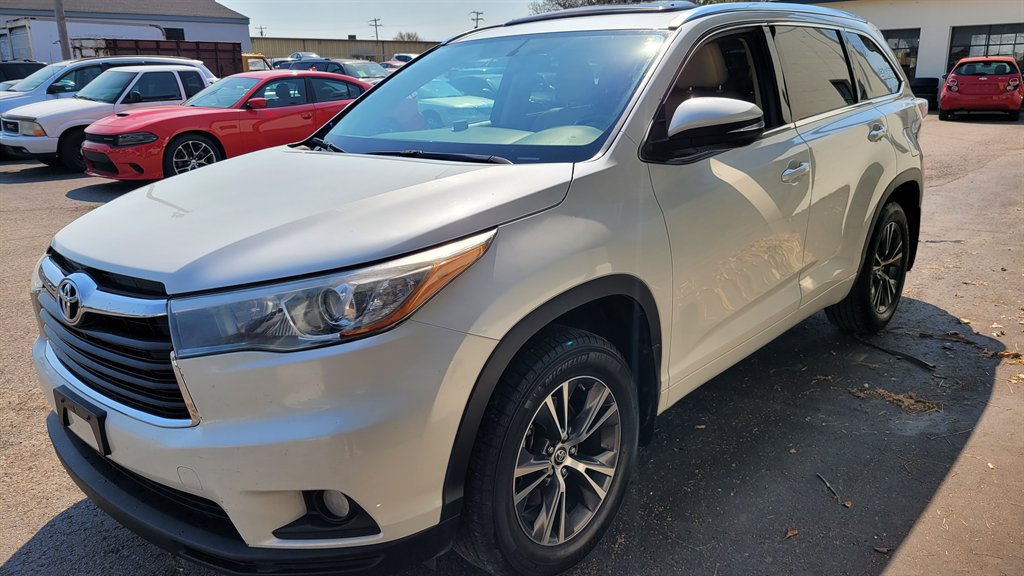 2016 Toyota Highlander - $12,500