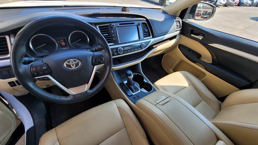 2016 Toyota Highlander - $12,500