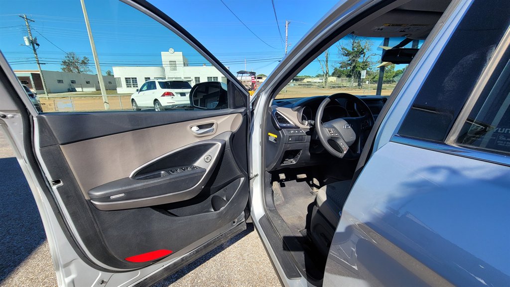 2014 Hyundai Santa Fe - $7,995