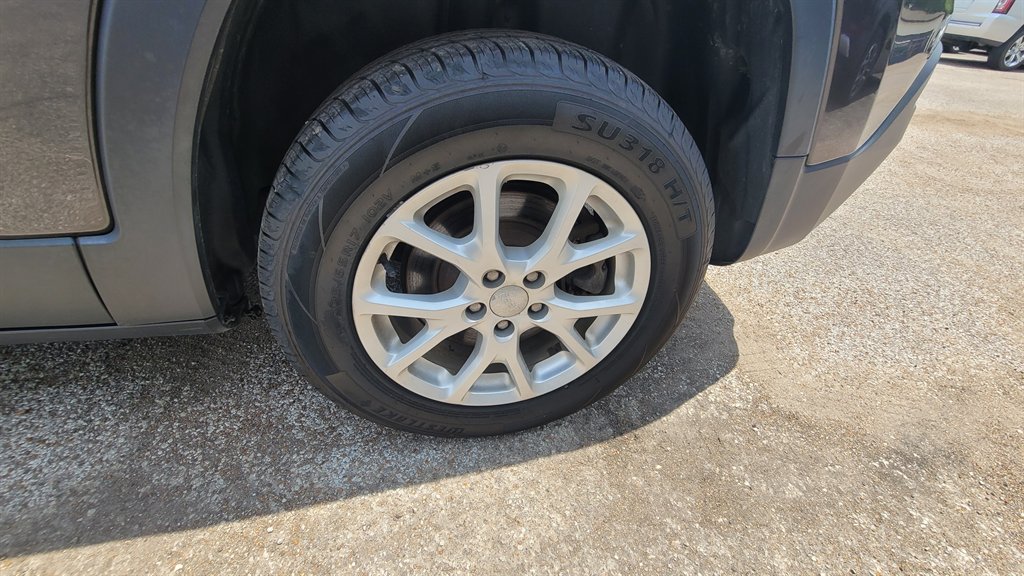 2017 Jeep Cherokee - $8,250