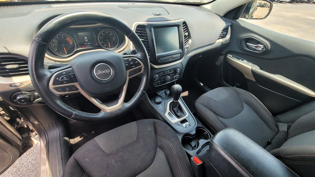 2017 Jeep Cherokee - $8,250