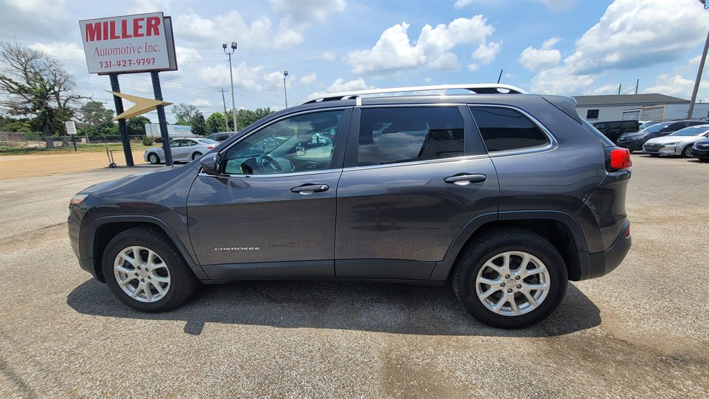 2017 Jeep Cherokee - $8,250