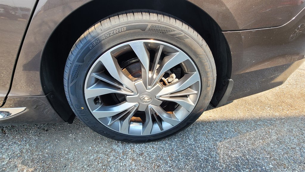 2015 Hyundai Sonata - $9,950