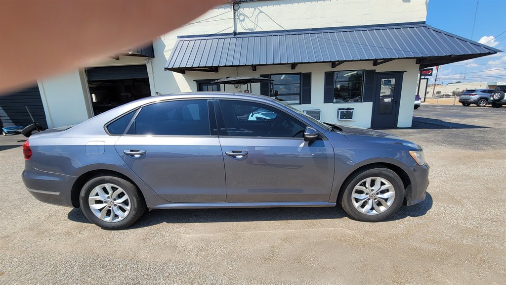2018 Volkswagen Passat - $9,850