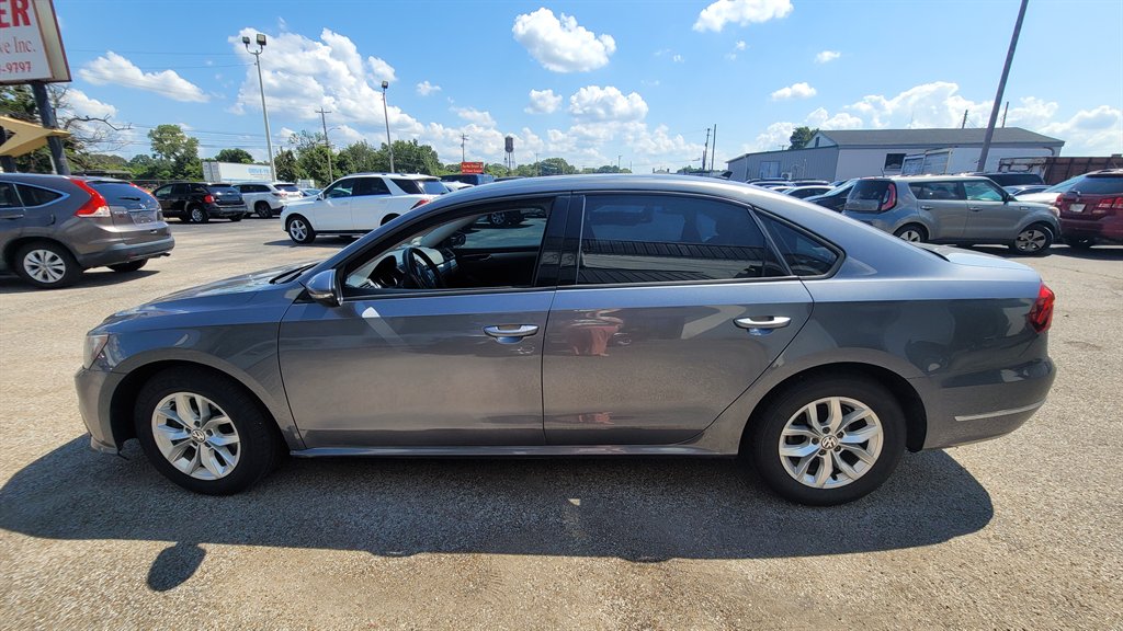 2018 Volkswagen Passat - $9,850