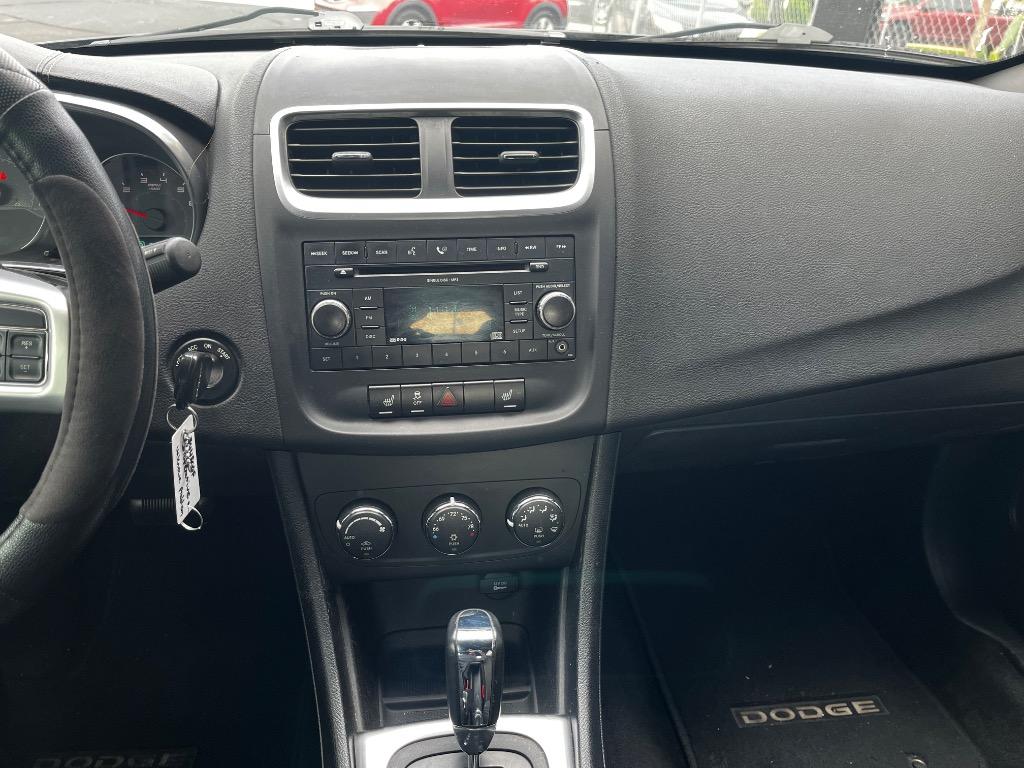 2012 Dodge Avenger SXT photo