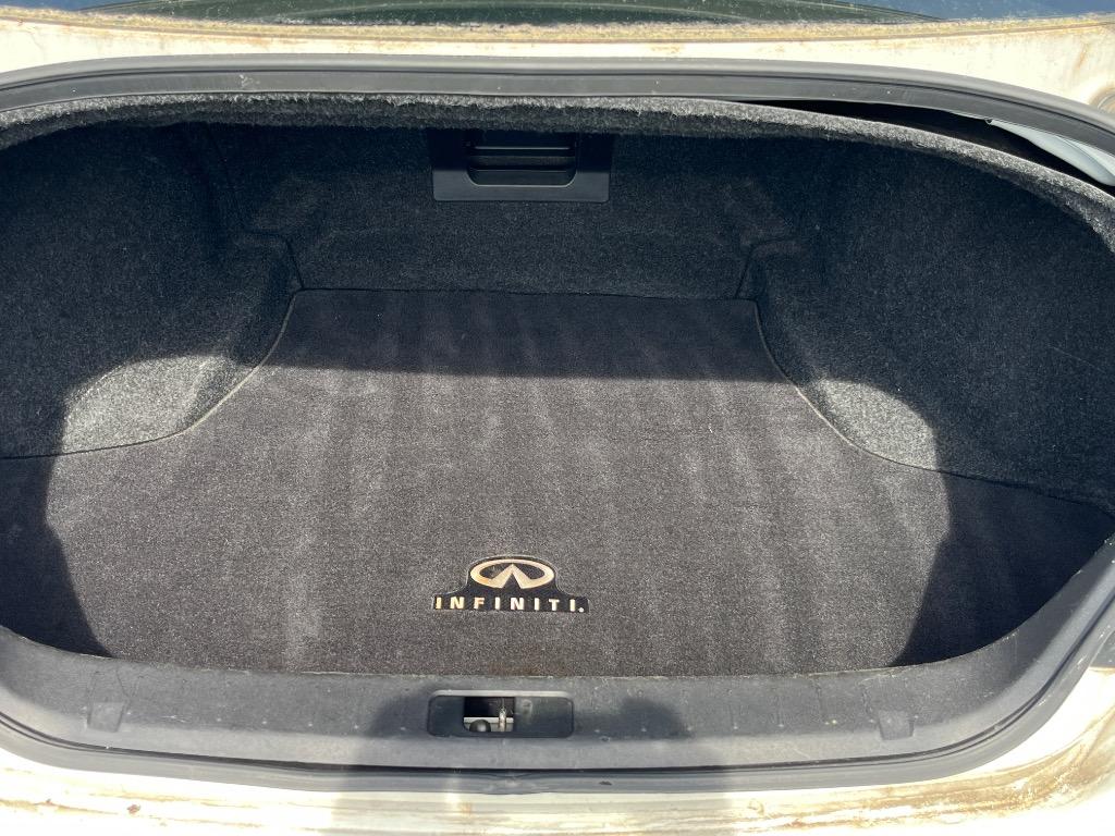2012 INFINITI M - $11,999