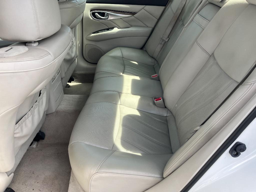 2012 INFINITI M - $11,999