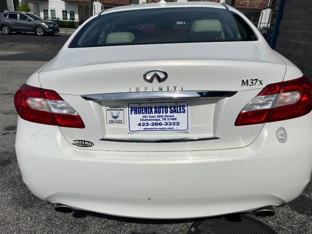 2012 INFINITI M - $11,999