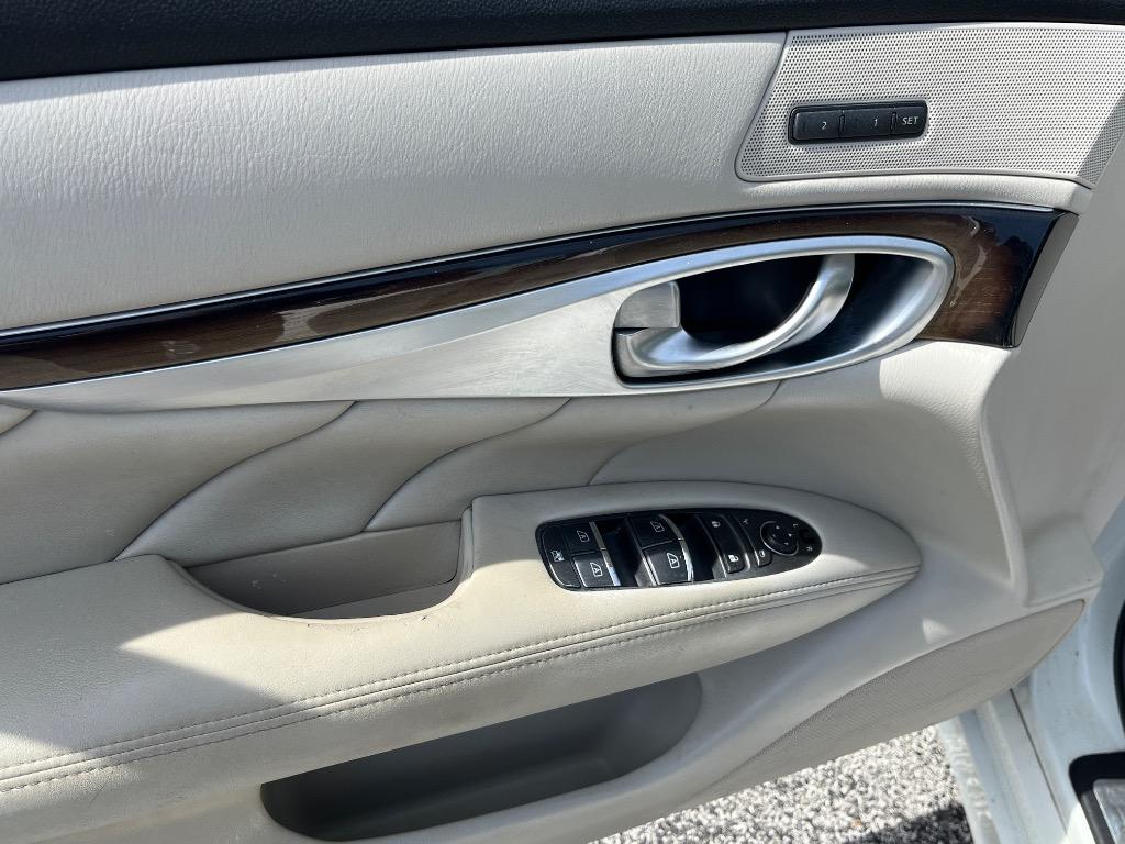 2012 INFINITI M - $11,999
