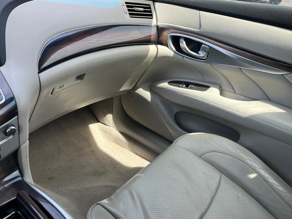2012 INFINITI M - $11,999