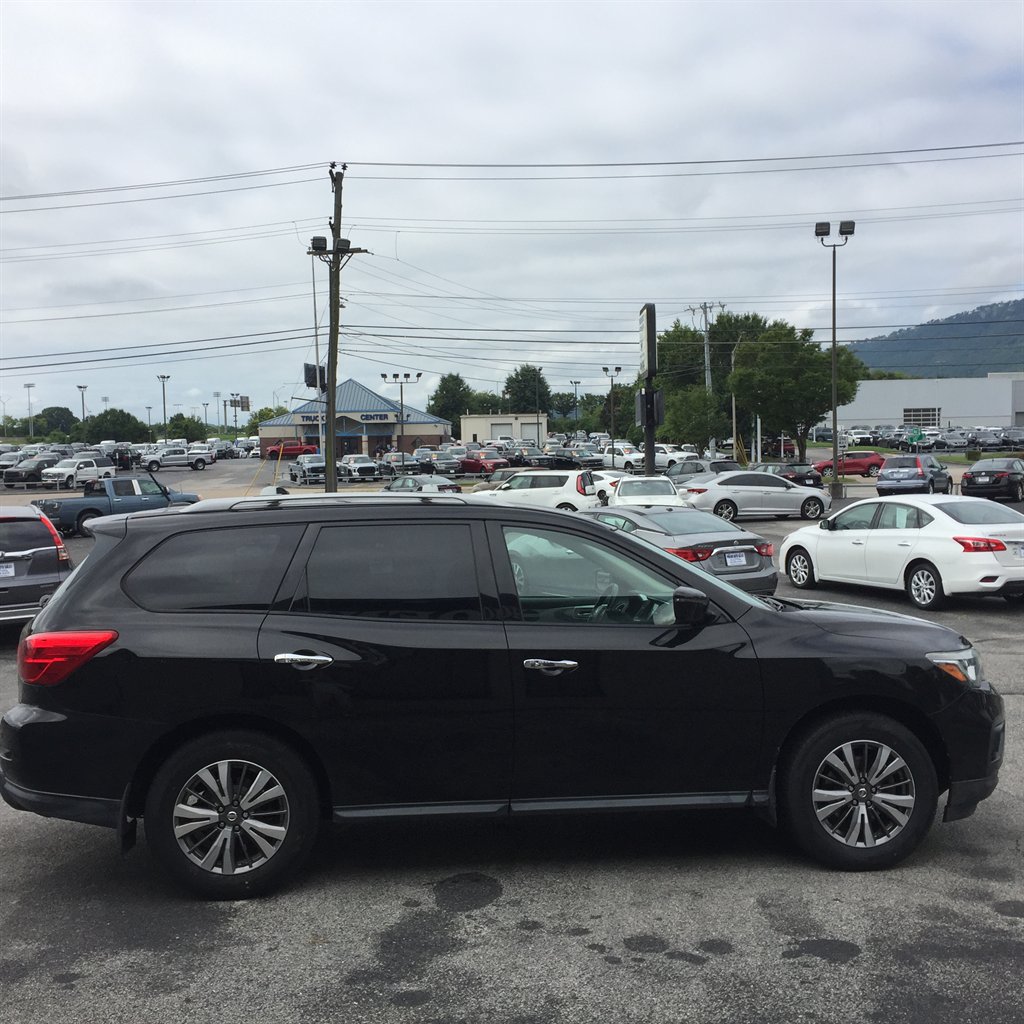 2018 Nissan Pathfinder - $14,999