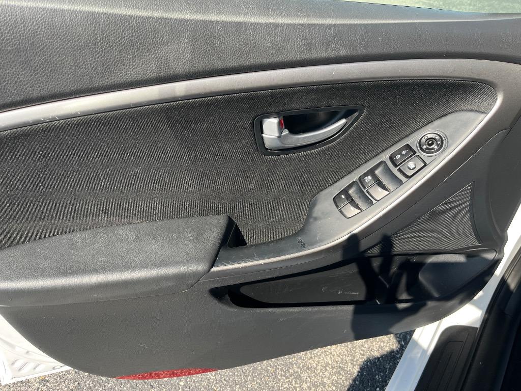 2016 Hyundai Elantra - $9,299