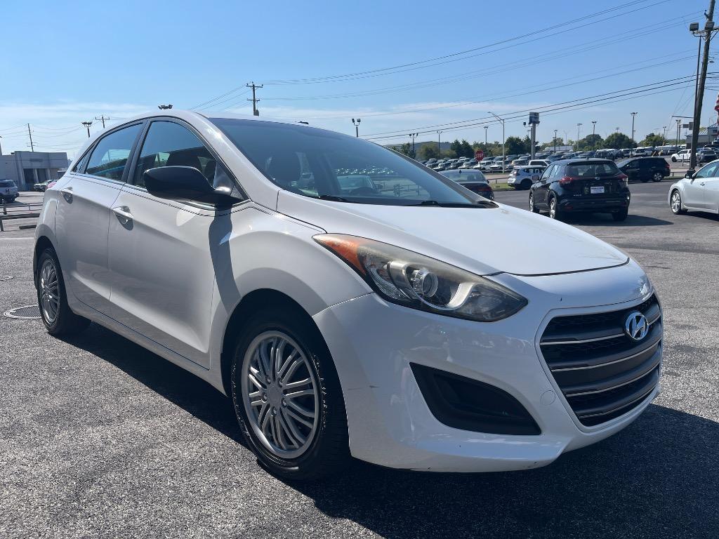 2016 Hyundai Elantra - $9,299