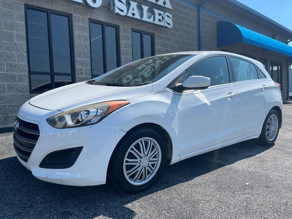 2016 Hyundai Elantra - $9,299