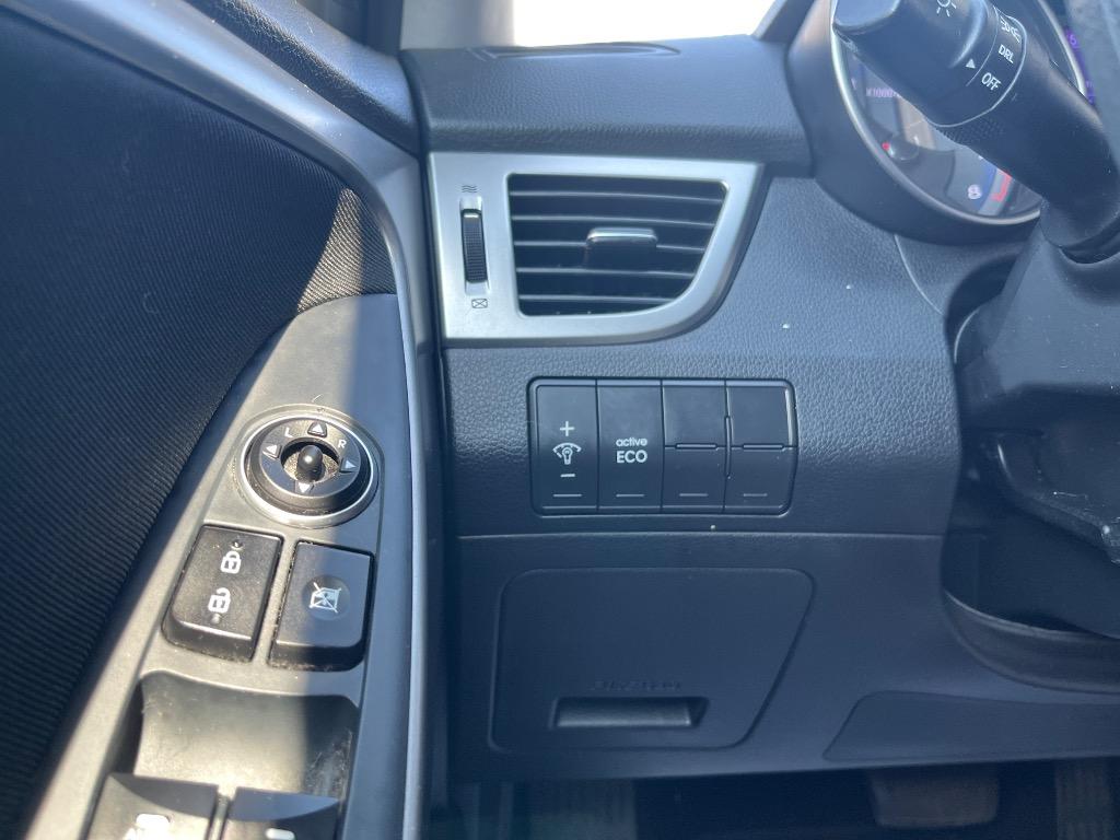 2016 Hyundai Elantra - $9,299