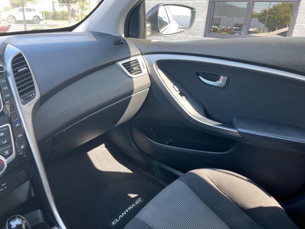 2016 Hyundai Elantra - $9,299