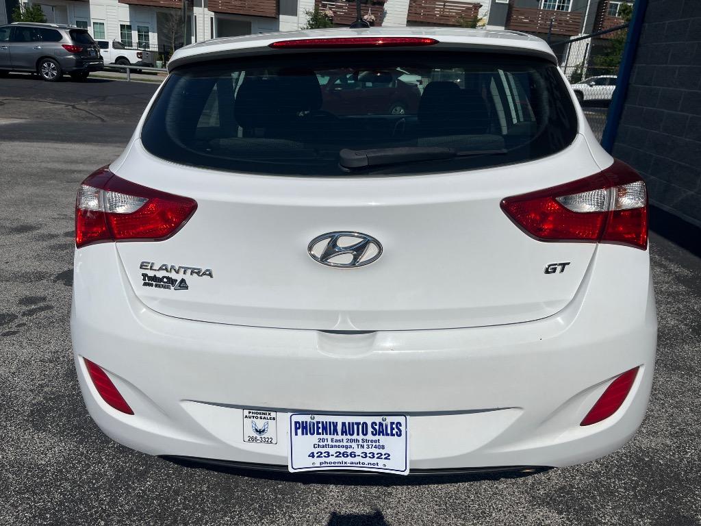 2016 Hyundai Elantra - $9,299