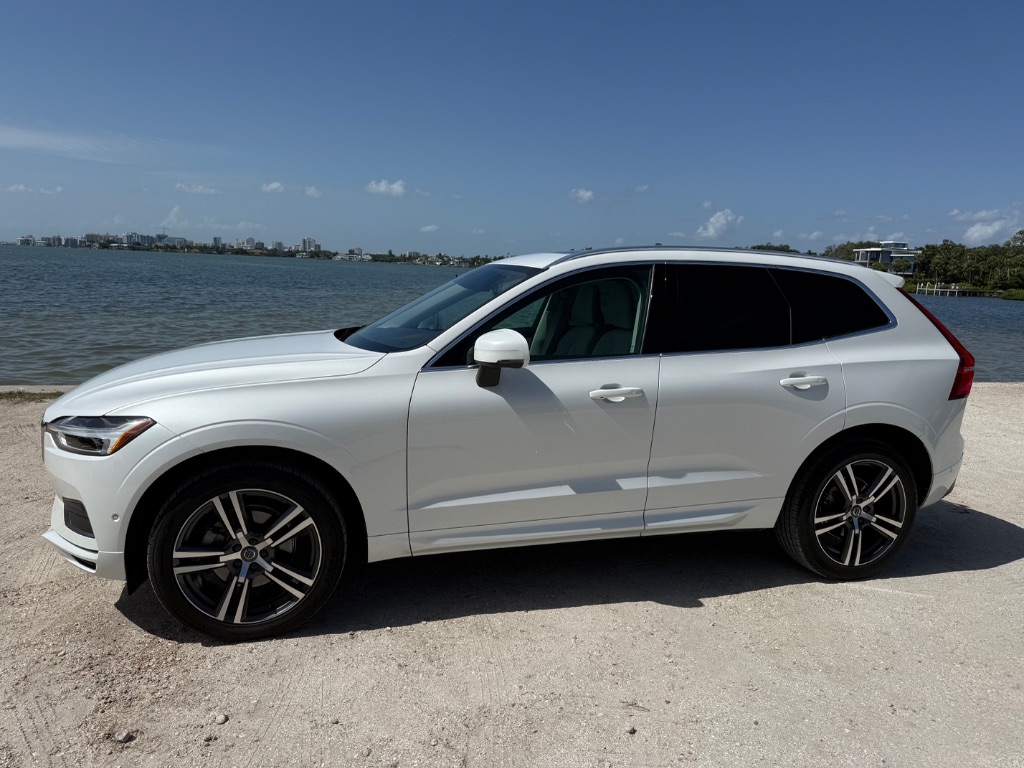 CRYSTAL WHITE 2019 Volvo XC60 SUV / Crossover Front-Wheel Drive Automatic