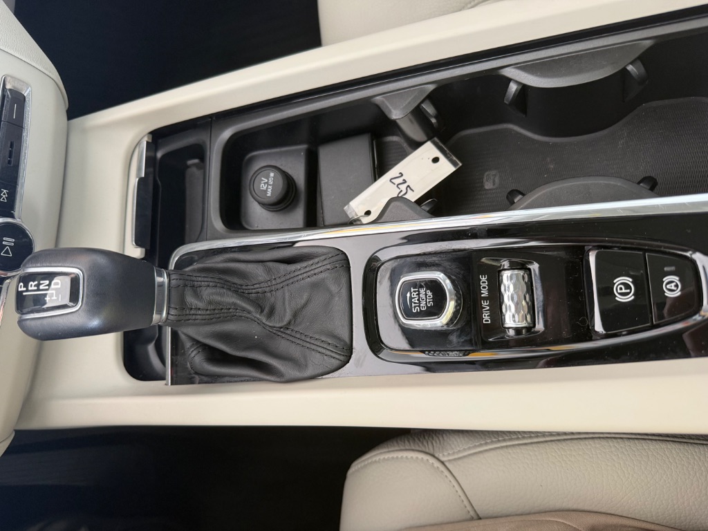 2019 Volvo XC60 - $18,950