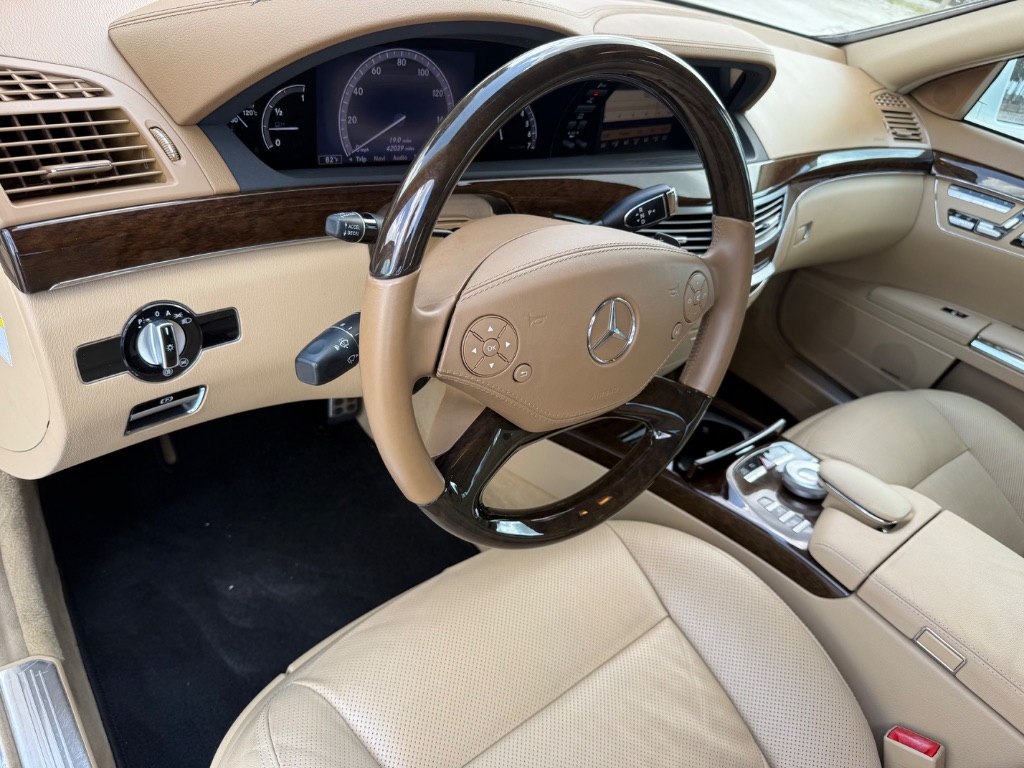 2011 Mercedes-Benz S-class - $18,550