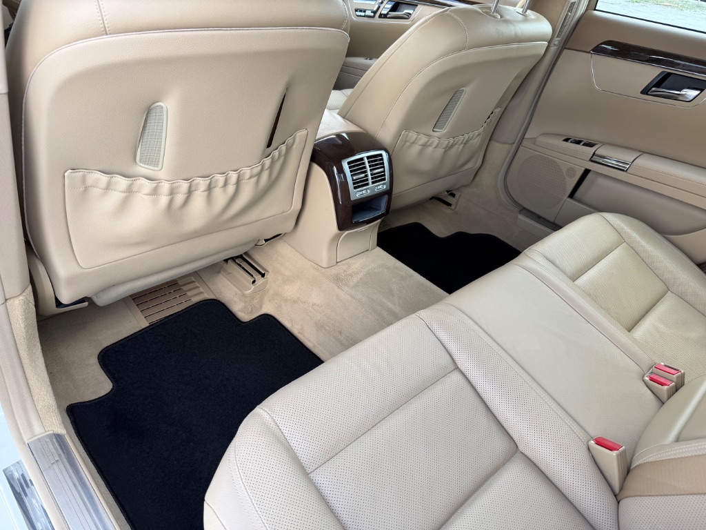 2011 Mercedes-Benz S-class - $18,550