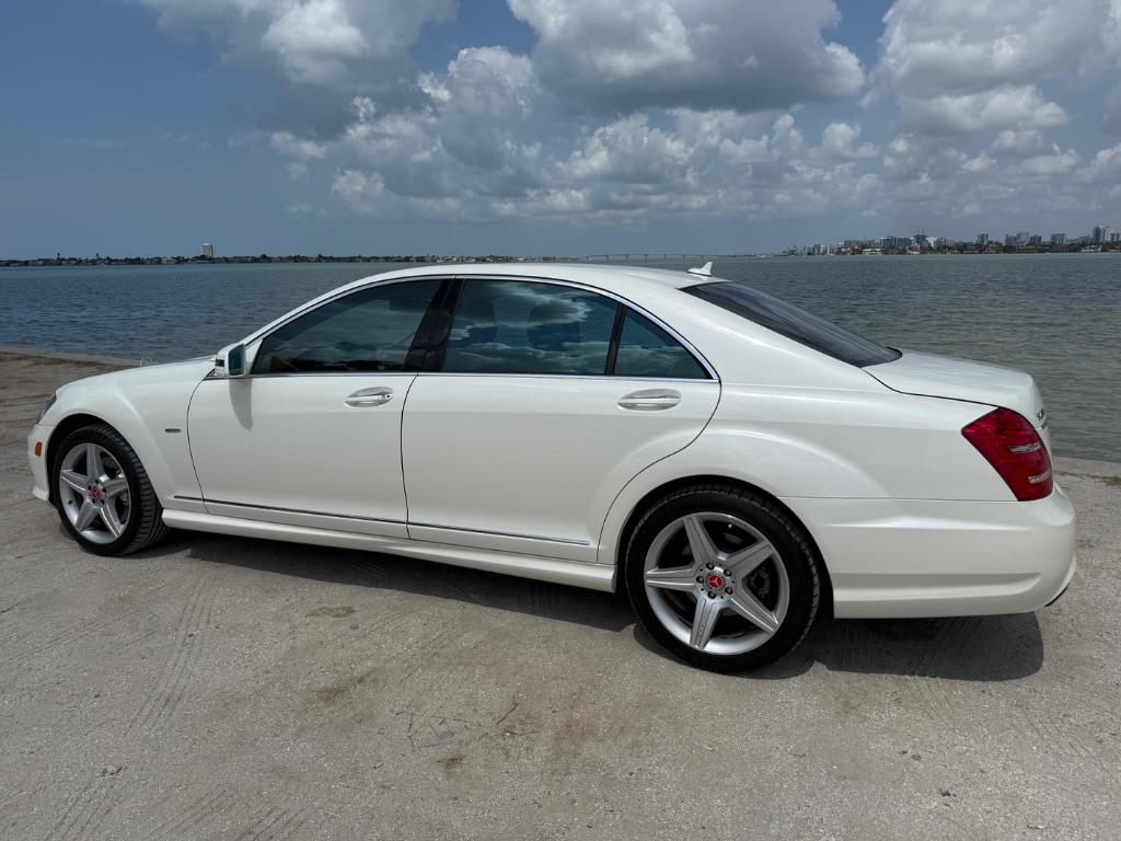 2011 Mercedes-Benz S-class - $18,550