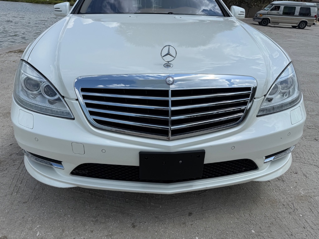 2011 Mercedes-Benz S-class - $18,550