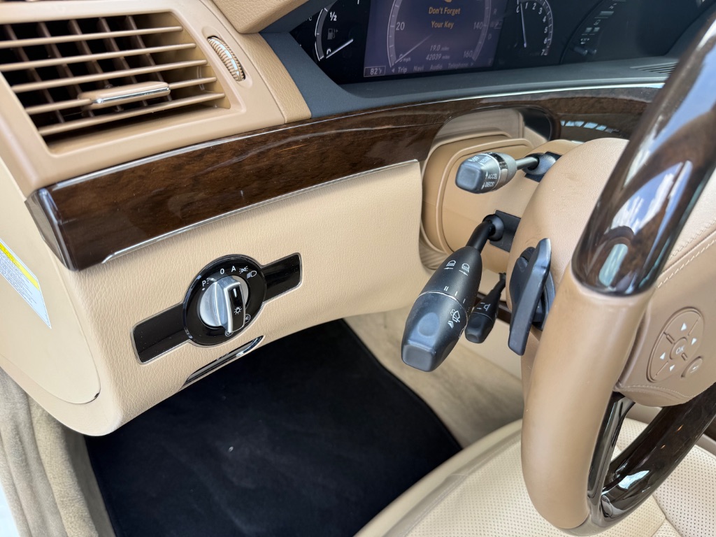 2011 Mercedes-Benz S-class - $18,550