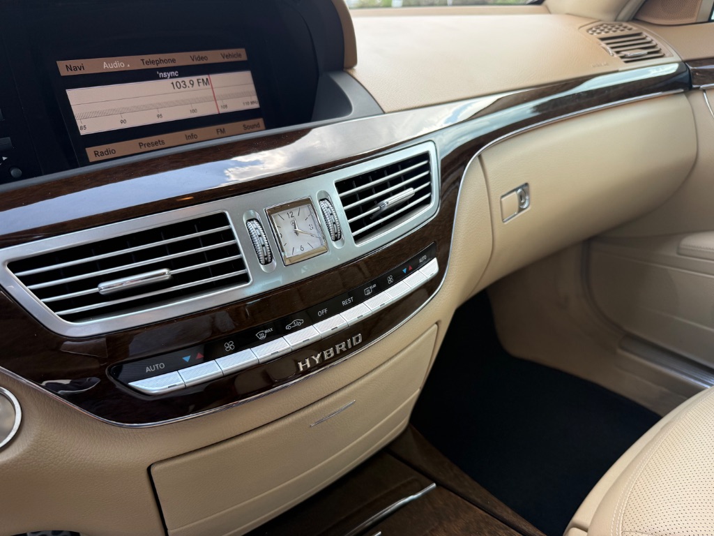 2011 Mercedes-Benz S-class - $18,550
