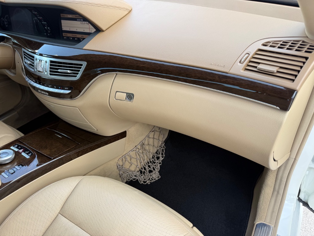 2011 Mercedes-Benz S-class - $18,550