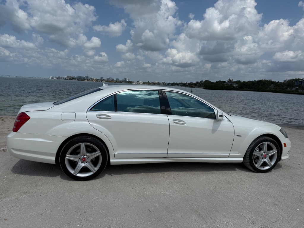 2011 Mercedes-Benz S-class - $18,550