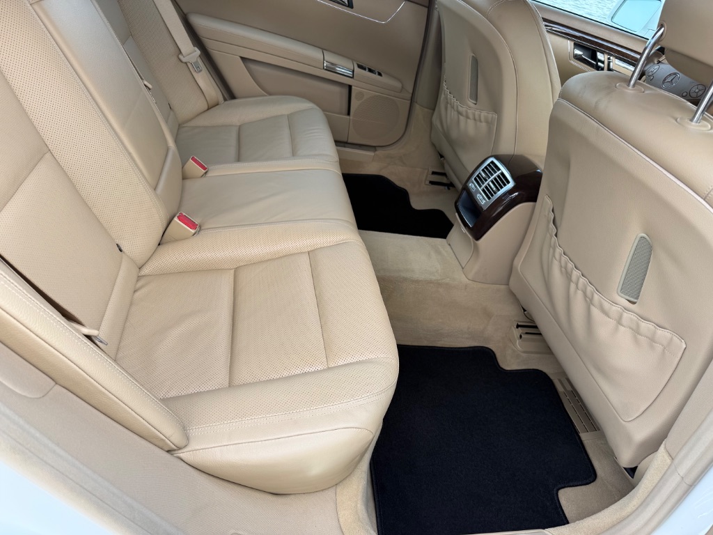 2011 Mercedes-Benz S-class - $18,550