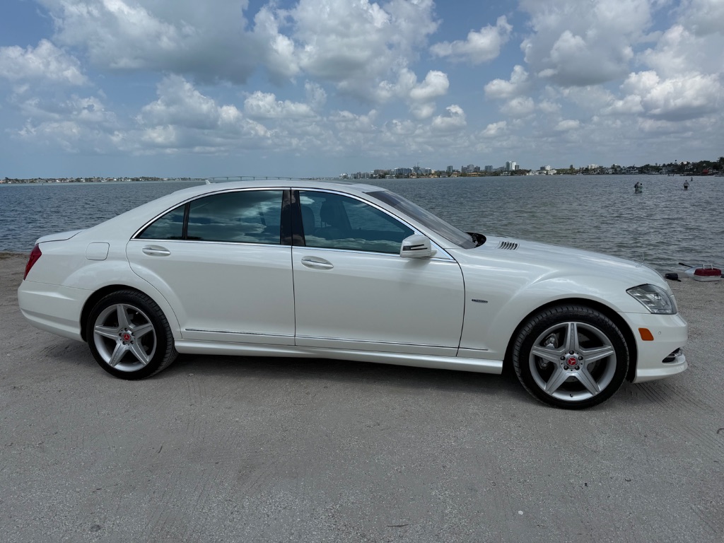 2011 Mercedes-Benz S-class - $18,550