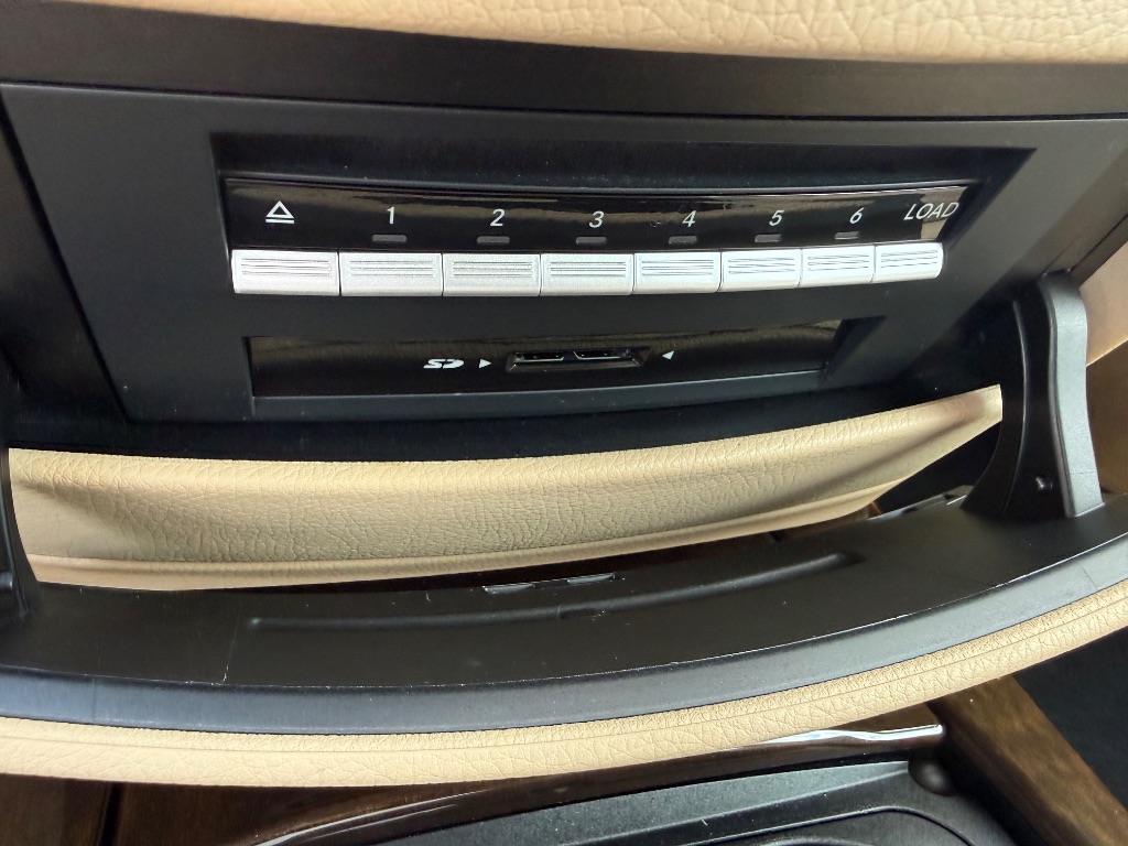 2011 Mercedes-Benz S-class - $18,550