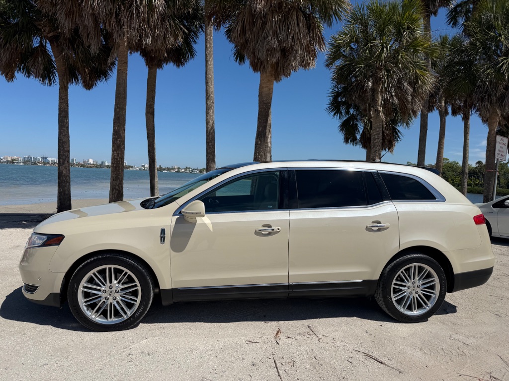 2018 Lincoln MKT Reserve AWD