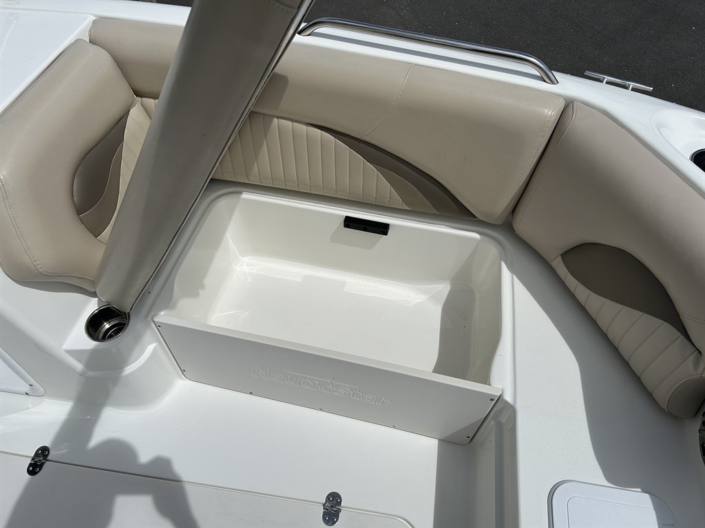 2015 Nauticstar 203sc - $25,900