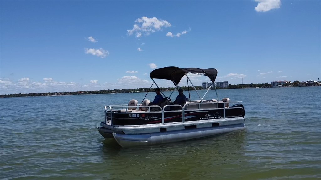 2017 SUN Tracker Bass Buggy 18dlx - $18,900