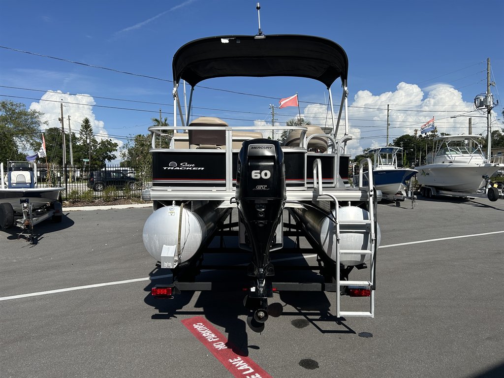 2017 SUN Tracker Bass Buggy 18dlx - $18,900