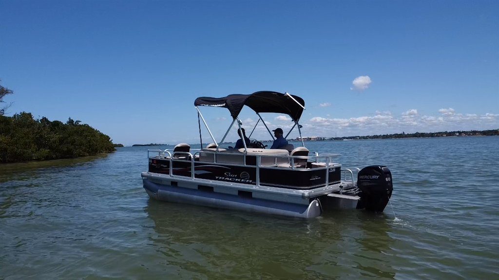 2017 SUN Tracker Bass Buggy 18dlx - $18,900